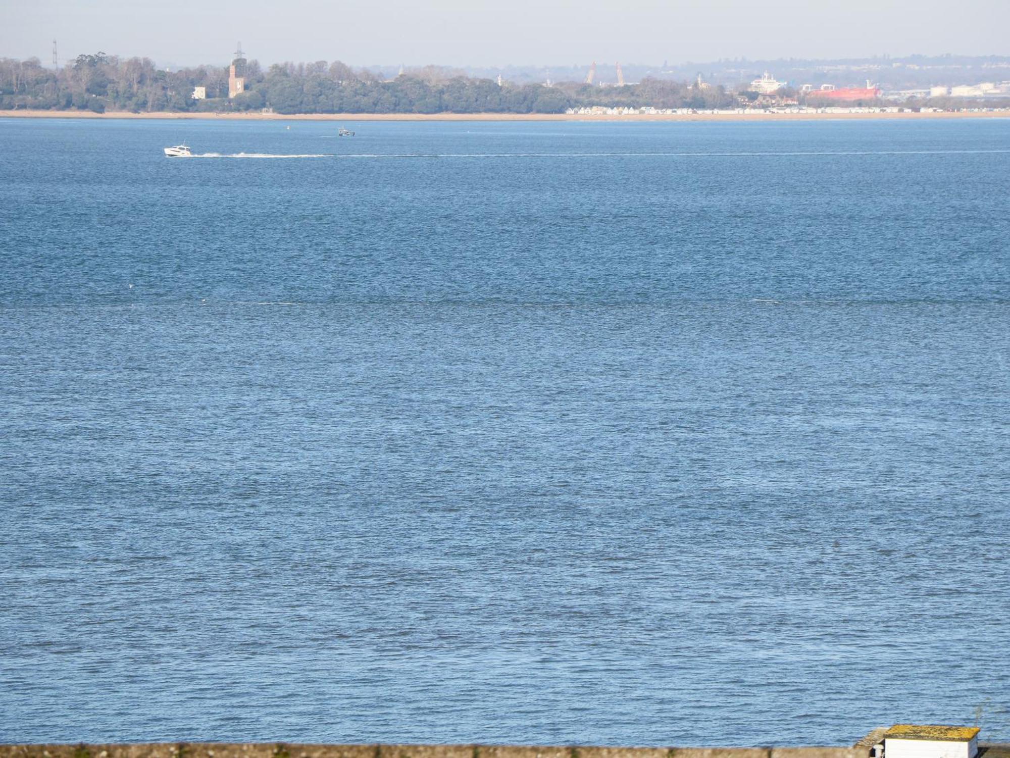 High Tide Villa Cowes  Exterior photo